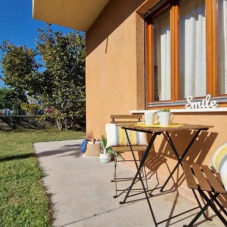 Bright Flat With Shared Garden * 比比翁