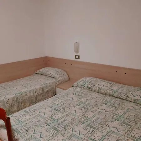 Bright Flat With Shared Garden 公寓