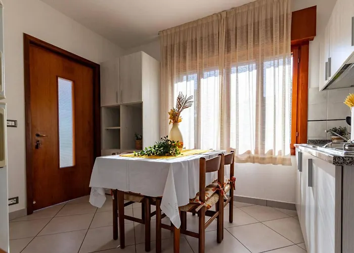 דירה Bright Flat With Shared Garden